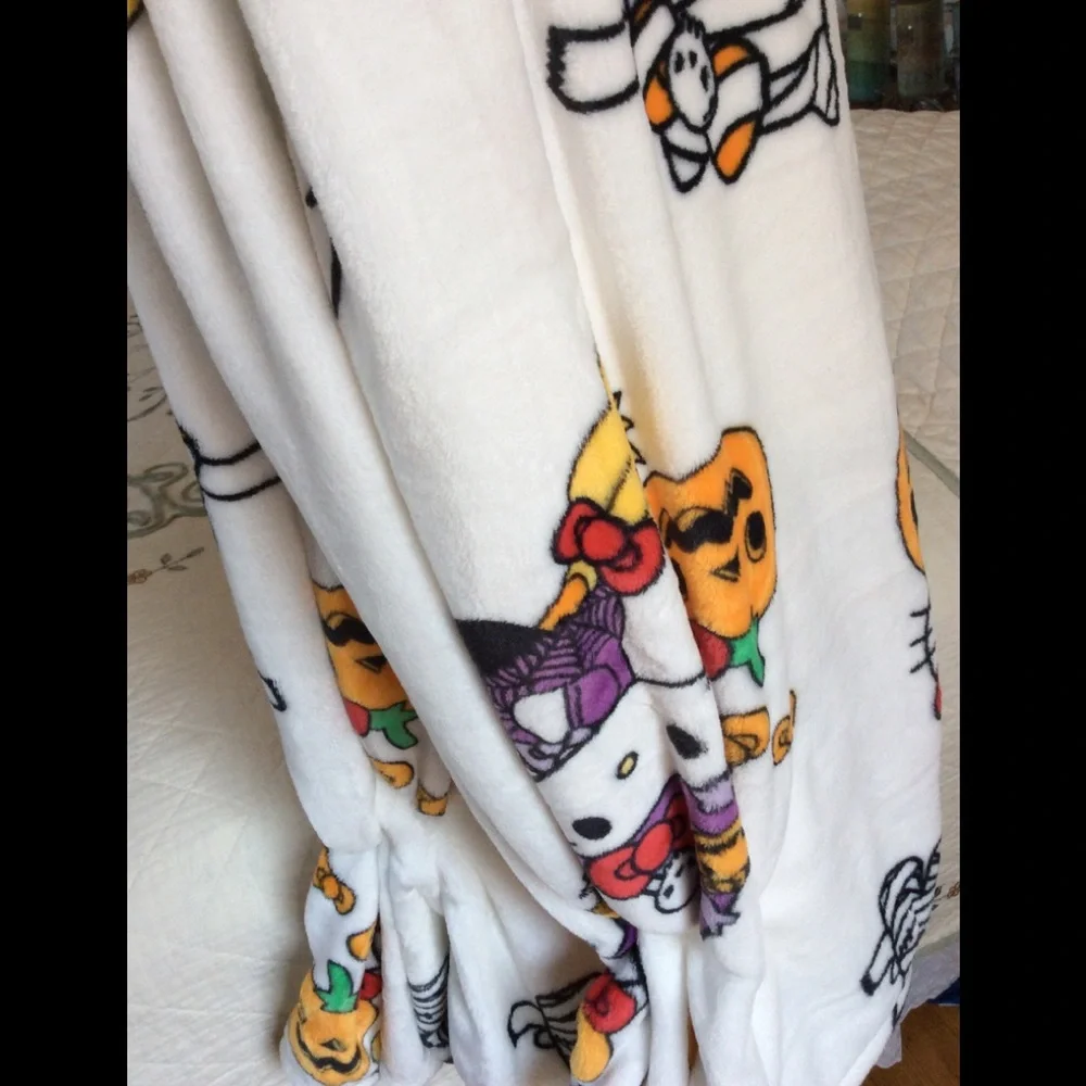 Hello kitty Halloween 🎃 blankets
